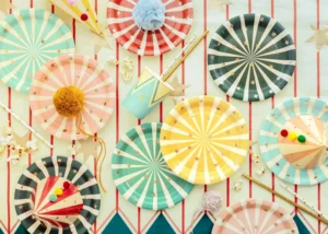 Talerzyki Paski Cyrk 18x18 cm mix (1 op. : 6 szt.)