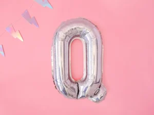 Balon foliowy Litera ''Q'' 35 cm holograficzny