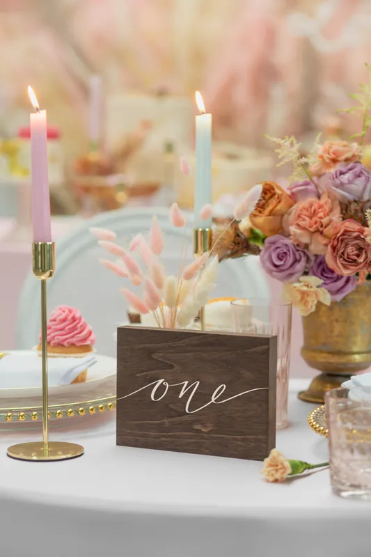 Drewniany numer na stół ''One'' 2x18x12.5cm