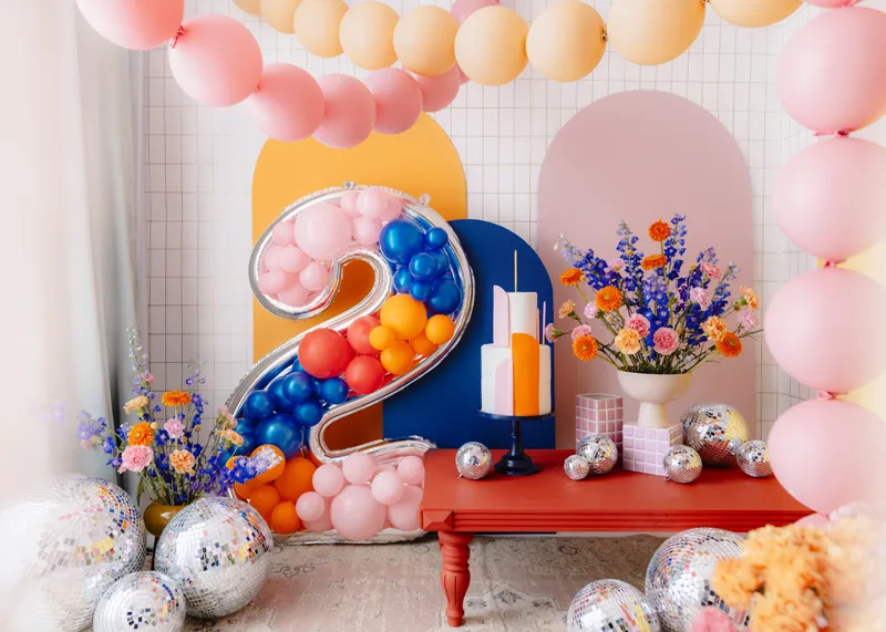 Forma Cyfra ''2'' dla balonów lateksowych 126cm, srebrne błyszczące