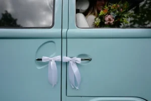 Kokardy z muszką biały 14 cm