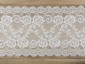 Koronka złamana biel 0.15 x 9 m