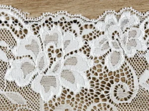 Koronka złamana biel 0.18 x 9 m 1