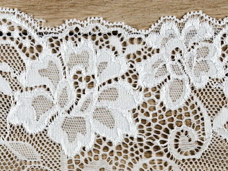 Koronka złamana biel 0.18 x 9 m 1