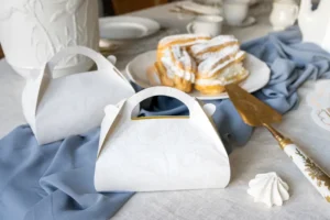 Ozdobne pudełka na ciasto Perłowe gałązki 16 x 15 x 8cm biały