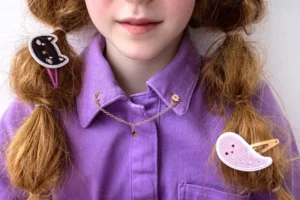 Przypinka na kołnierzyk, Kryształowa kula