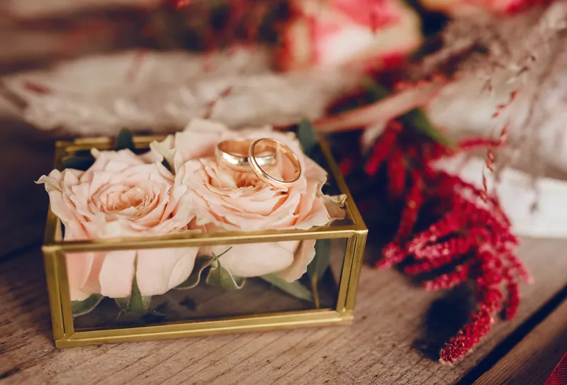 Szklane pudełko - złote 9x5.5x4 cm