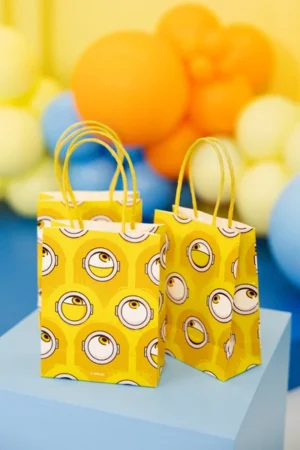 Torebki papierowe na upominki Minionki 12x15.5x6cm żółte