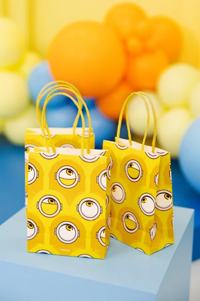 Torebki papierowe na upominki Minionki 12x15.5x6cm żółte